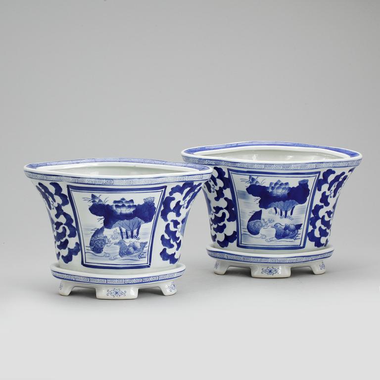 YTTERFODER, ett par, porslin, Kina 1900-tal.