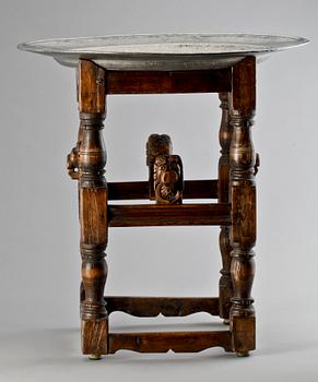 TENNFAT MED BENSTÄLLNING, stämplat Goodwin, England 1700-tal.