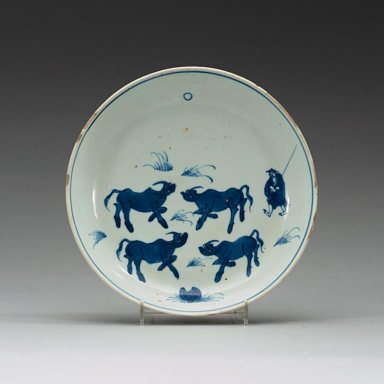 A set of three blue and white dishes, Ming dynasti, Tianqi/Chongzhen, 17th century.