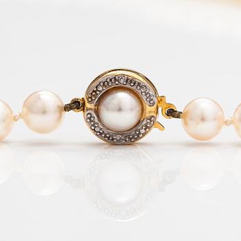 Pärlcollier, odlade pärlor, 14K guld och diamanter ca 0.01 ct tot. Mikimoto, Japan.