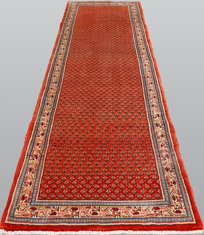 A Sarouk - Mir runner, ca 305 x 82 cm.