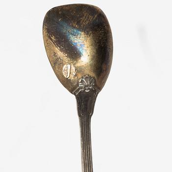 Four French silver salt cellars with spoons, mark of Oilier & Caron,  Paris, 1910-1936.