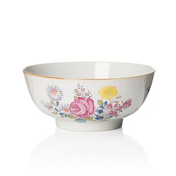 1063. A famille rose punch bowl, Qing dynasty, Qianlong (1736-95).