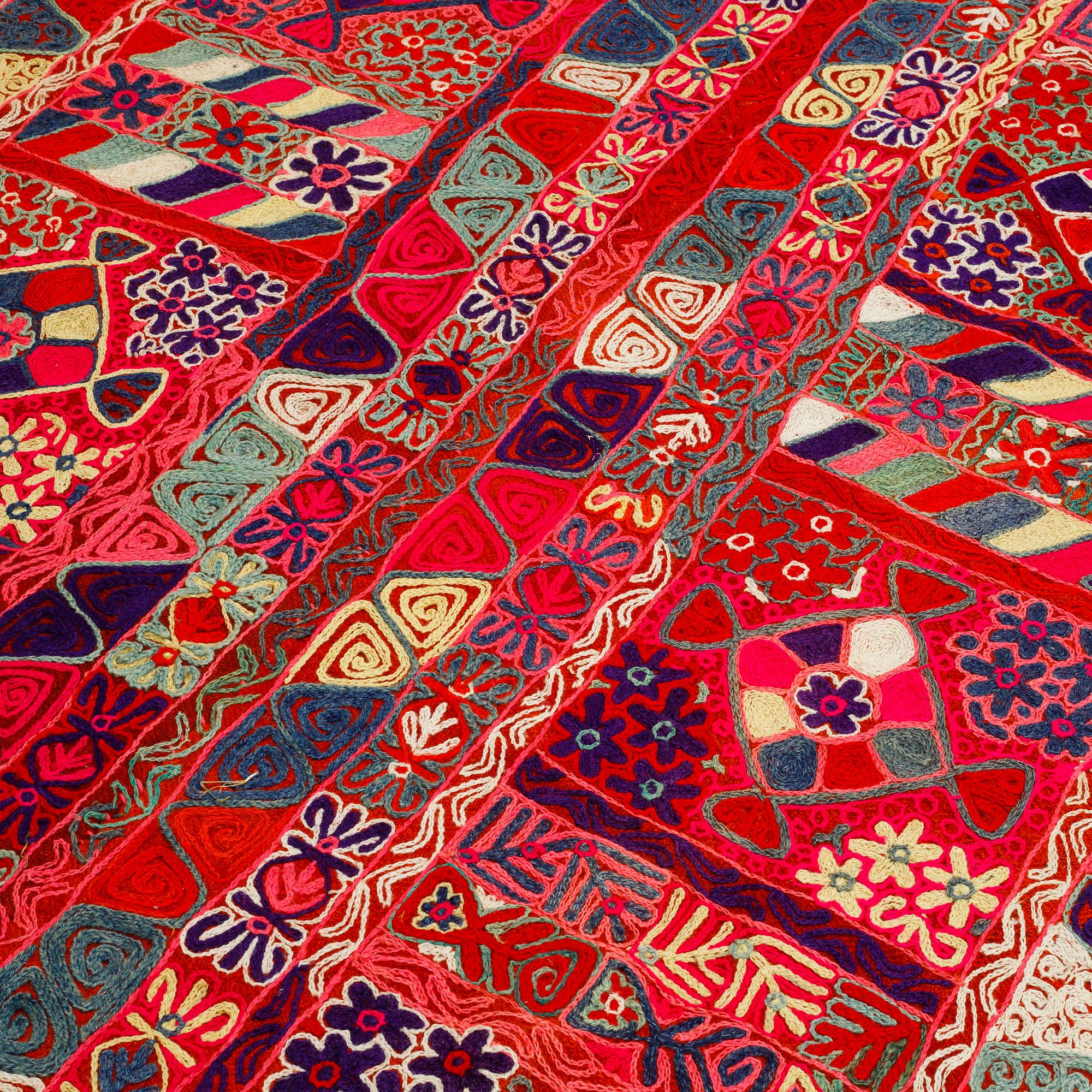 Vävnad med broderier, semiantik/old, träsknomader, Irak, ca 235 x 146 cm.