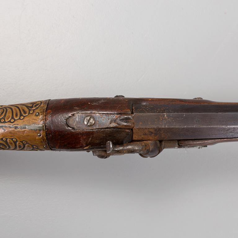 An percussion rifle from around year 1800.