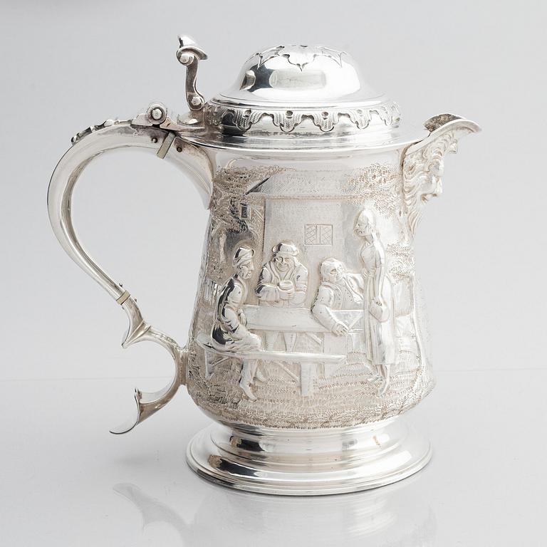 Richard Gurney & Co, dryckeskanna/presentationstrofé med lock, silver, London 1752.