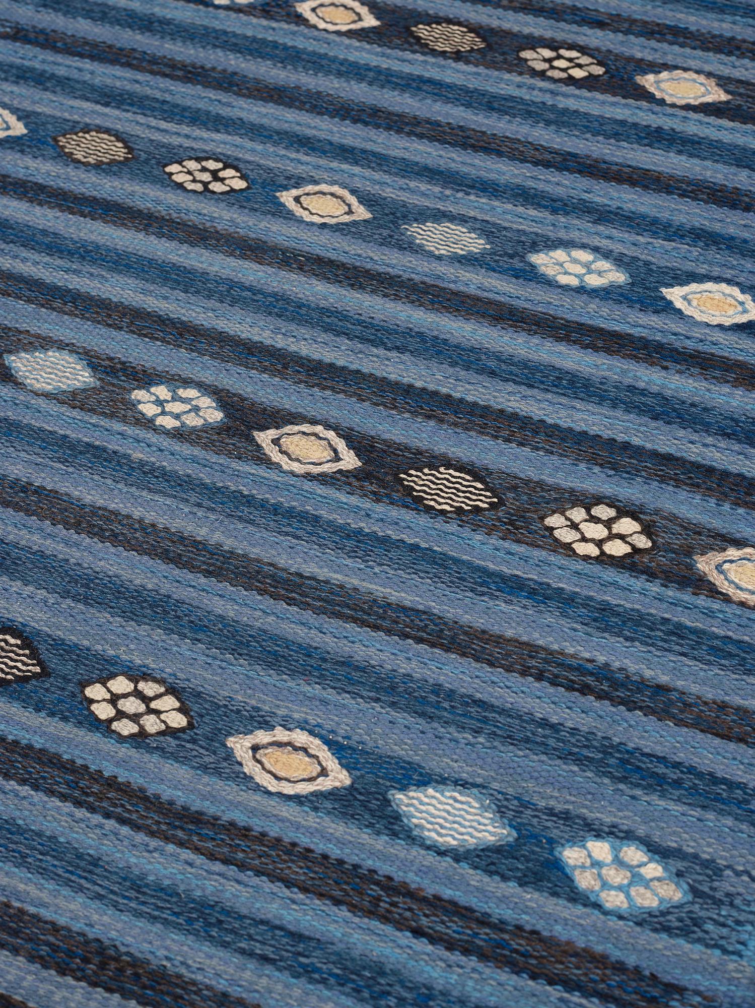 CARPET. "Blåbär". Tapestry weave. 132 x 89 cm. Signed AB MMF BN.