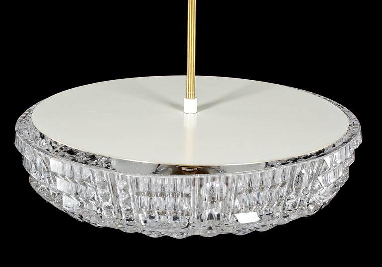 TAKLAMPA, troligen, Orrefors, 1900-talets andra hälft. Höjd 47 cm.