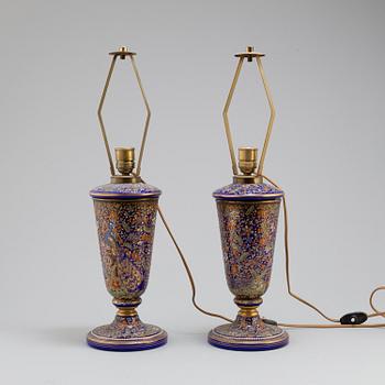 BORDSLAMPOR, ett par, glas, 1800-tal.