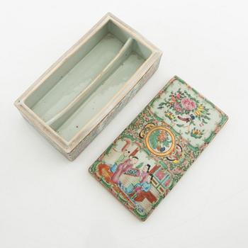 Vase and cover jar, Canton, China 20th century.