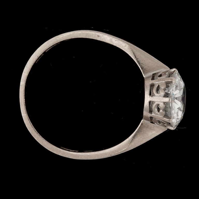An old cut diamond ring, app. 2.90 cts.
