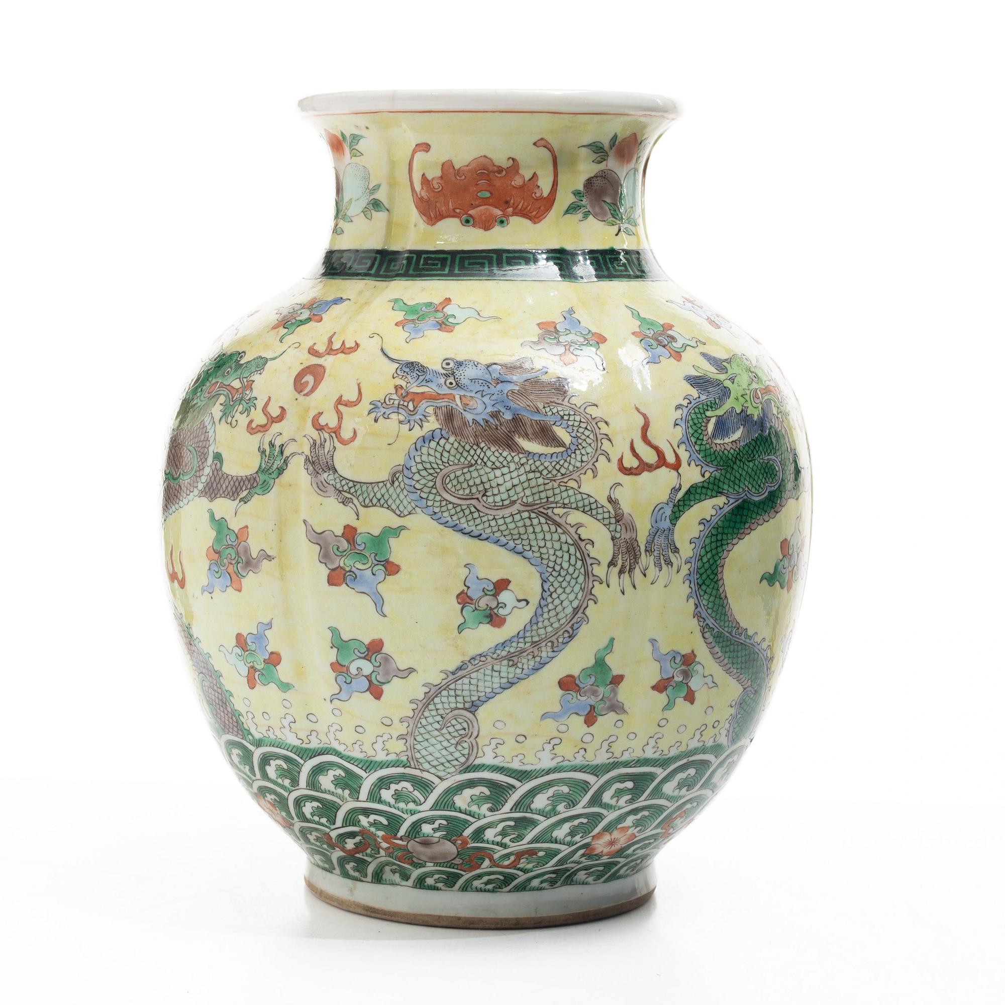 A Chinese porcelain vase, 20th century.