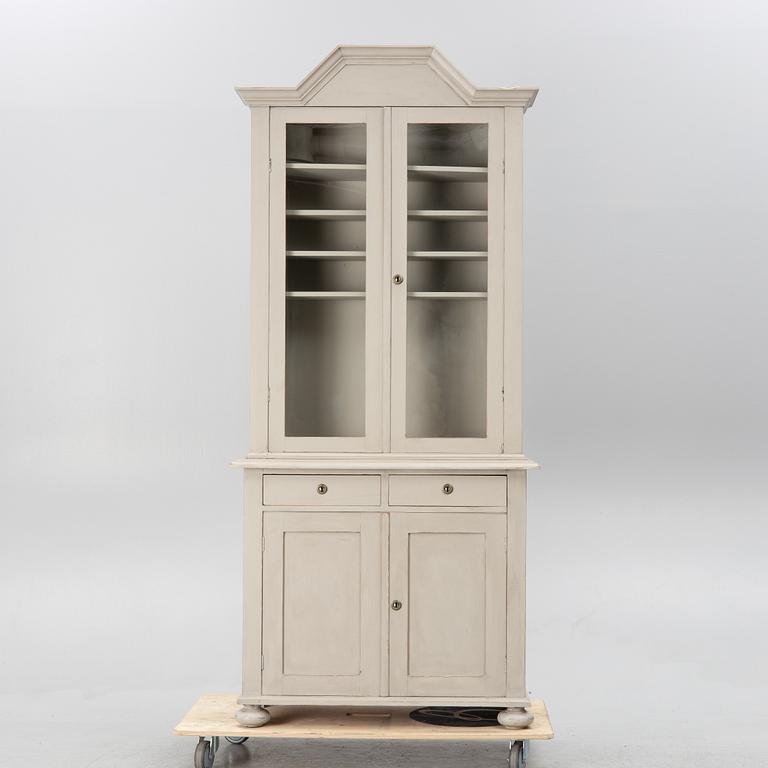 Display cabinet, from around the year 1900.