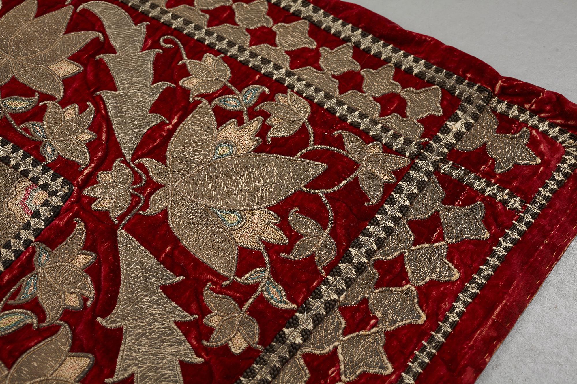 Broderi, antik persisk sammet, ca 150 x 103,5 cm, 1700 - 1800-tal.
