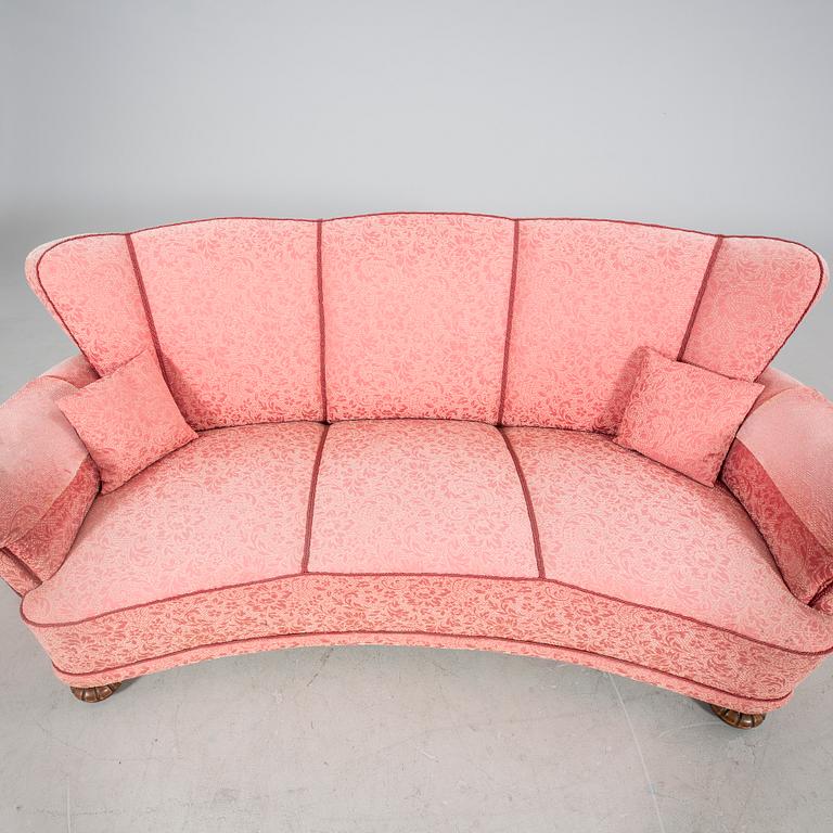 A mid 1900s three pcs sofa group.