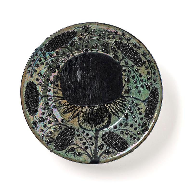 Birger Kaipiainen, a large decorative stoneware dish, Arabia, Finland, probably 1970s.