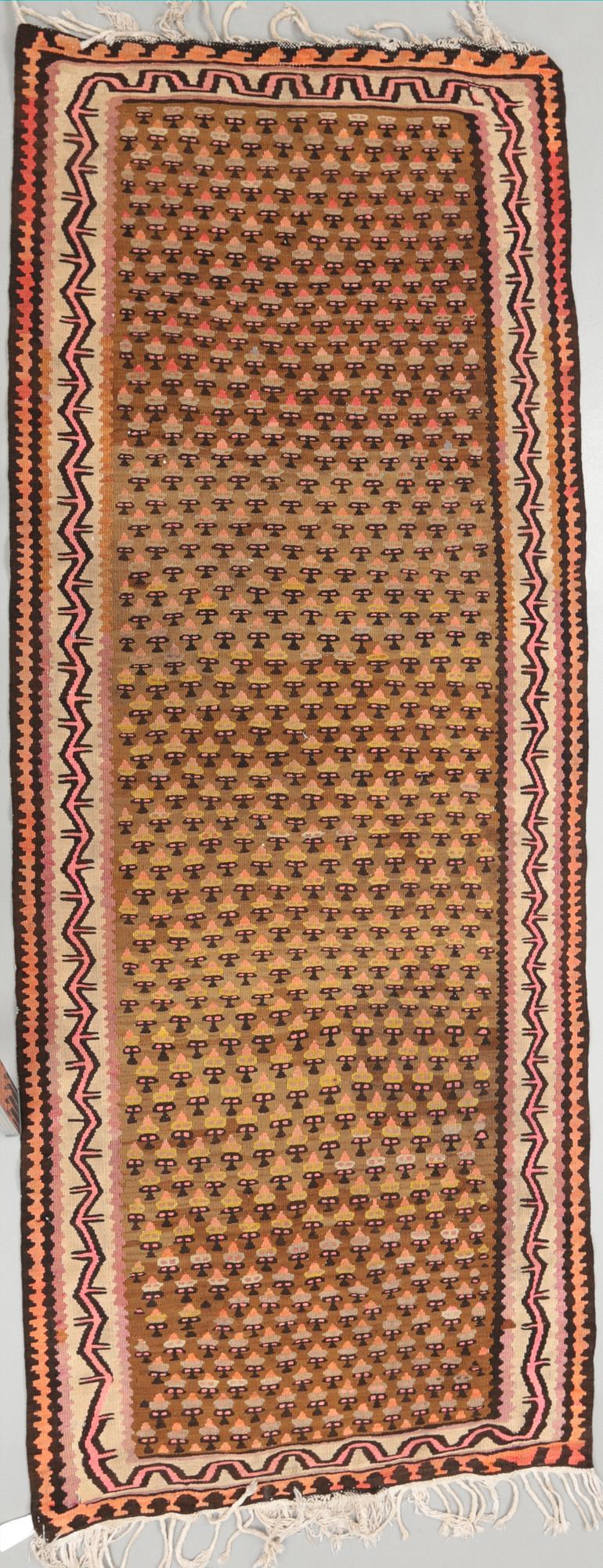 MATTA, Kelim. Ca 286 x 118 cm.