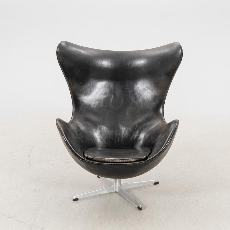 Arne Jacobsen, a leather "Ägget" armchair from Fritz Hansen Denmark later part of the 20th century.