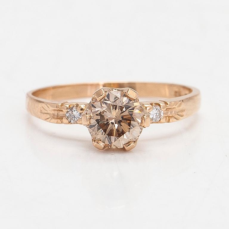 Ring, 14K guld, briljantslipad diamant ca 1.06 ct. IGI certifikat.