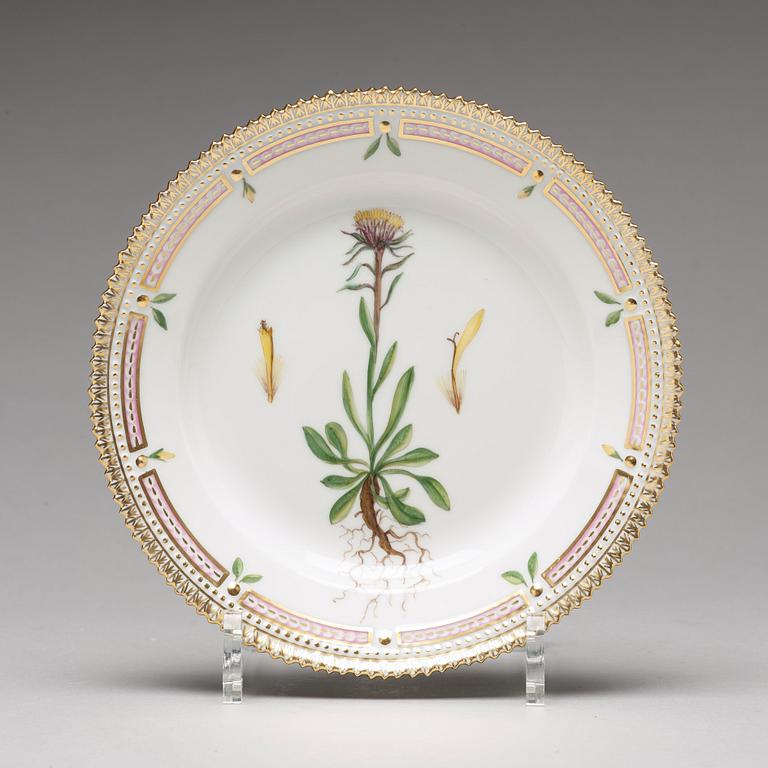 A set of 12 Royal Copenhagen "Flora Dancia" plates, 20th Century.