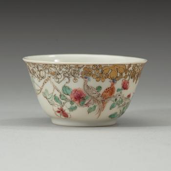 An exquisite famille-rose export teacup and saucer, Qing Dynasty, Qianlong (1736-95) c. 1745-1760.