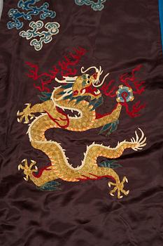 A Chinese embroidered silk robe, late Qing dynasty, circa 1900.