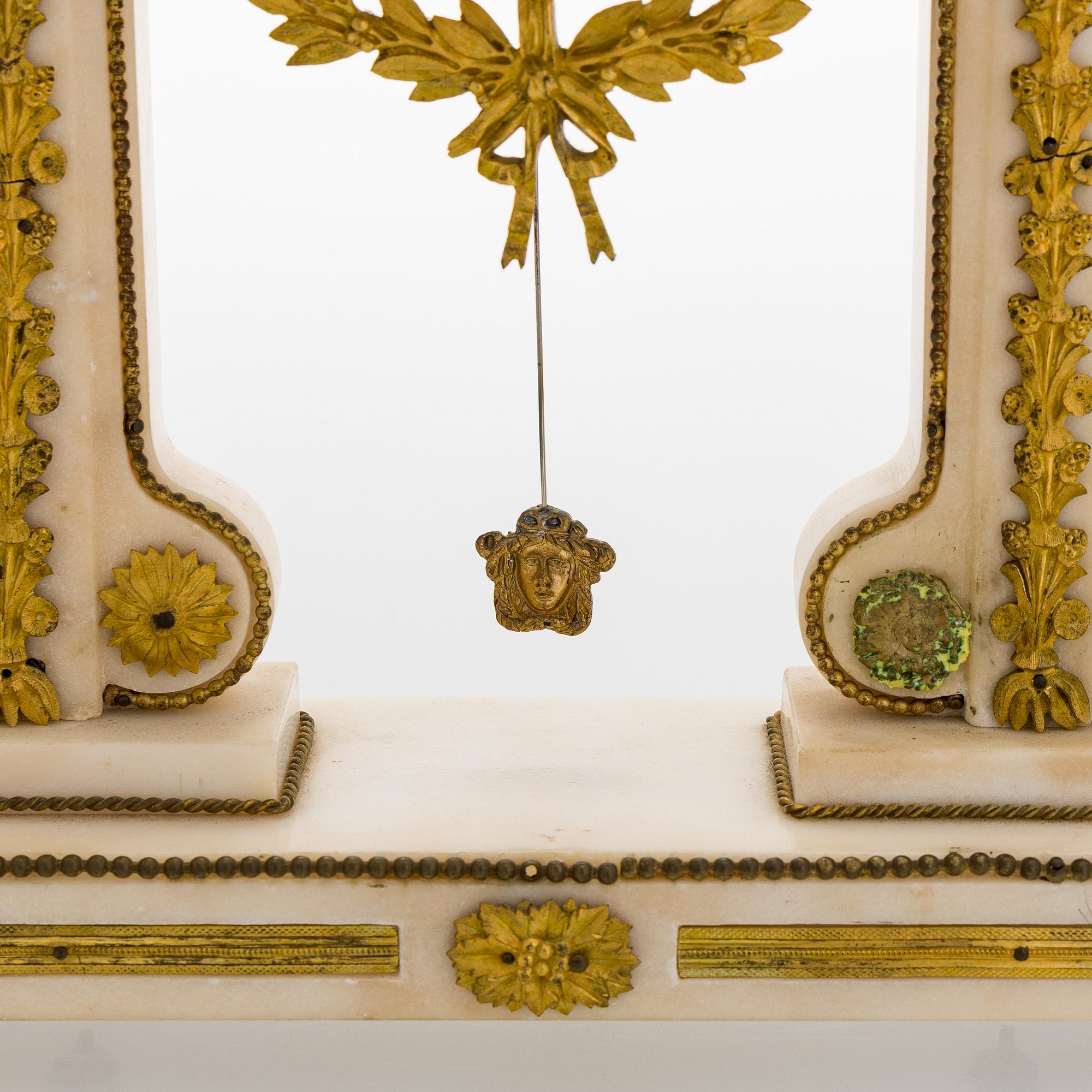 Mantle clock, marble, gilt metal, Aubert L´ne, Paris.
