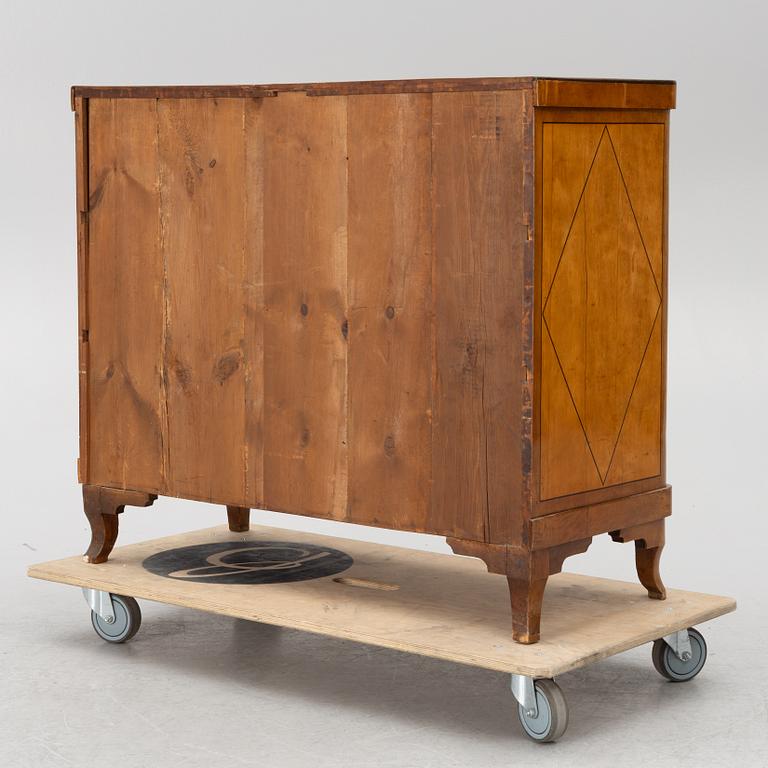 A chest of drawers, 19th century.