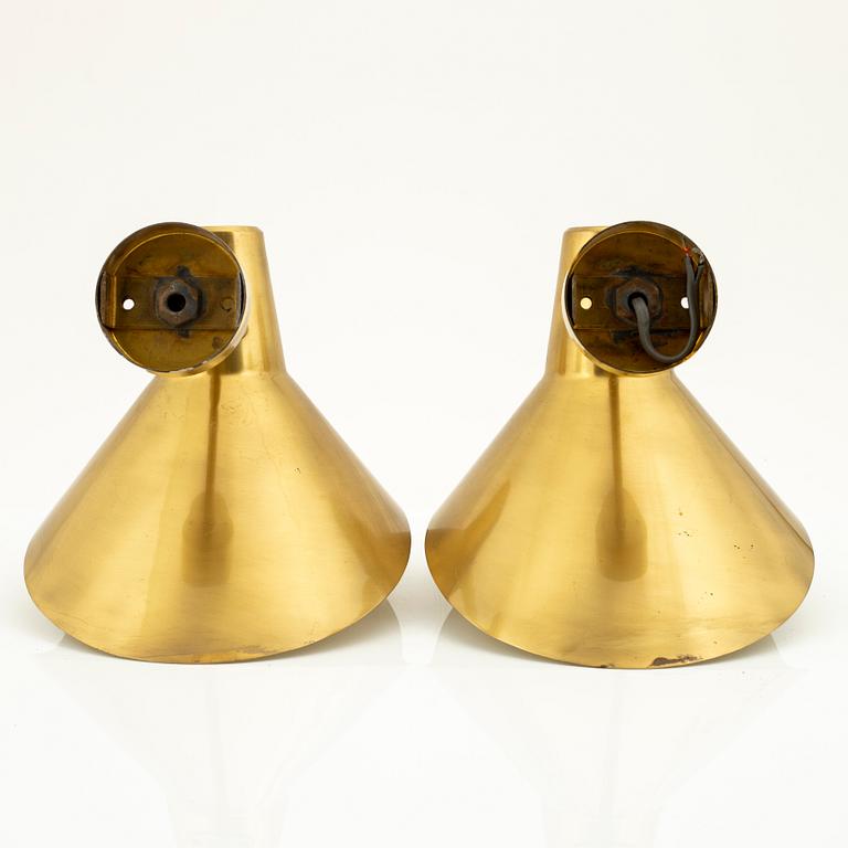 Hans Bergström, a pair of model V319 brass wall lights, Ateljé Lyktan.