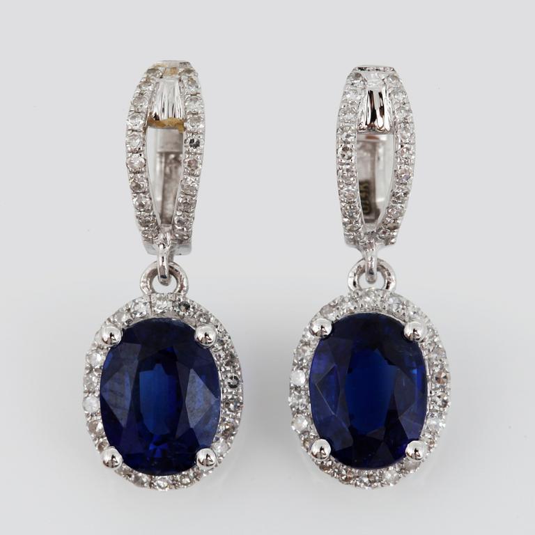 ÖRHÄNGEN, ett par, 14k vitguld med kyanit ca 2,88ct små diamanter tot 0,46ct. 2000-tal. Vikt ca 3,g.