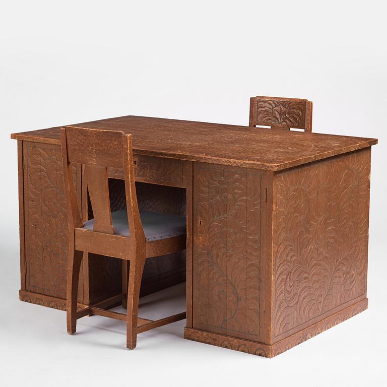 Otto Wretling, attributed to, an Art Nouveau pine 'partner's desk' with two chairs, Sweden, early 20th century.