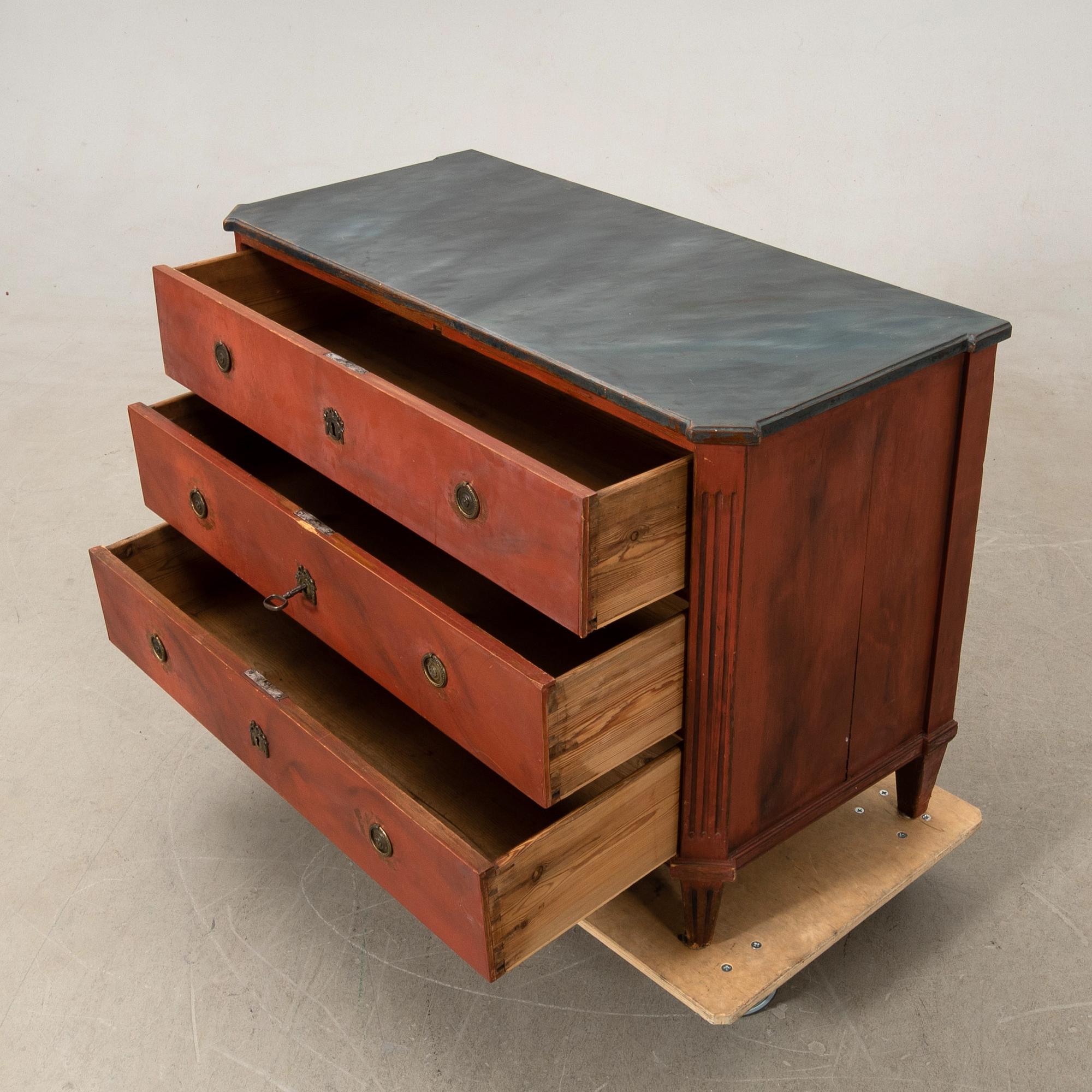 Bureau in the Gustavian style, 19th century.