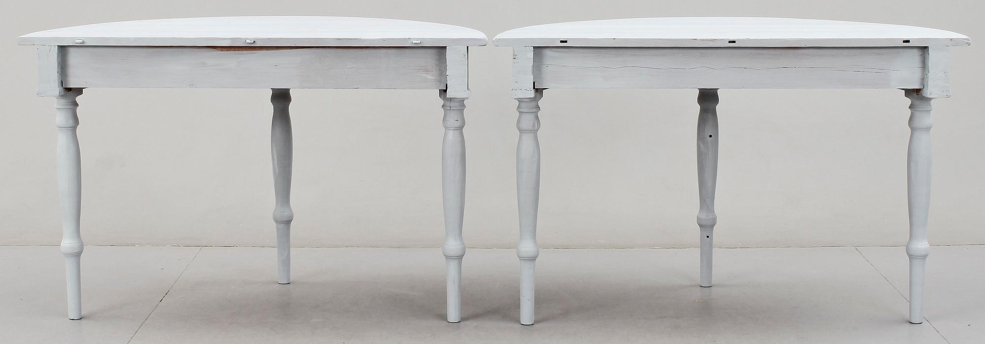 HALVMÅNEBORD, ett par, 1800-talets andra hälft.