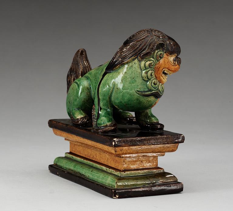 A green, yellow and aubergine glazed figure of a dog, Qing dynasty, 19th Century.