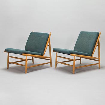 Olli Borg, a pair of mid-20th century '2447' easy chairs for Asko.