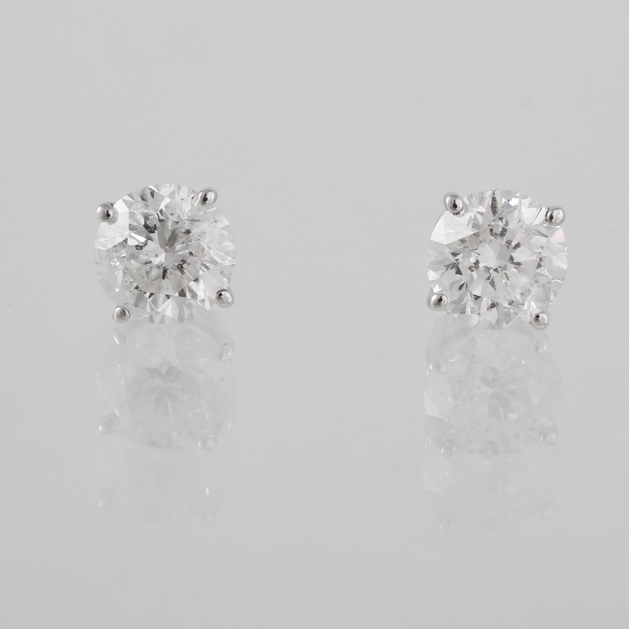 ÖRHÄNGEN, 14K vitguld med briljantslipade diamanter ca 1.75 ct. Vikt 1,2 gram.