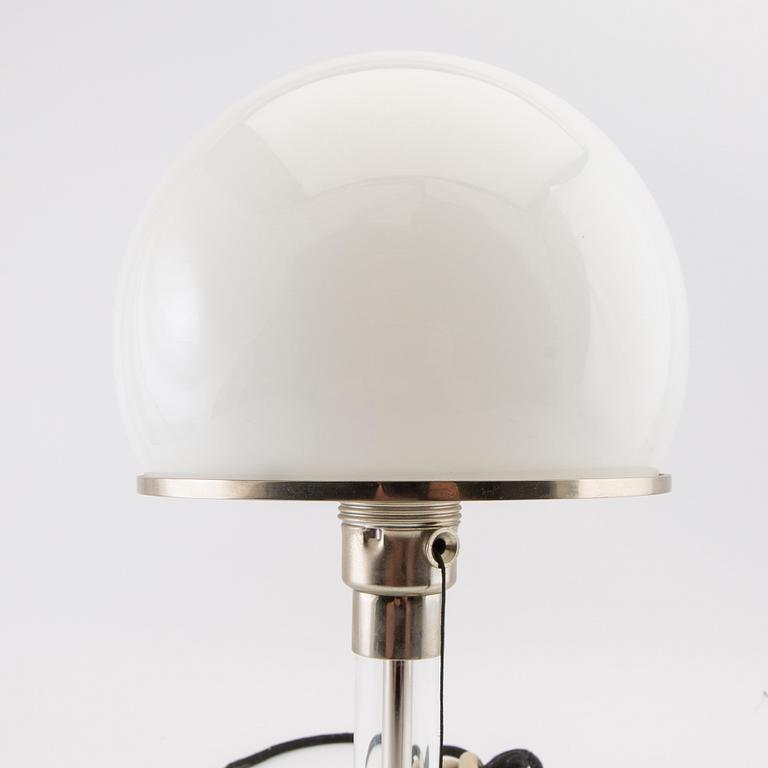 Wilhelm Wagenfeld, bordslampa "WG24" för Tecno Lumen Tyskland sent 1900-tal.