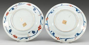A pair of polychrome plates, Qing dynastin. Yongzheng 1723-35.