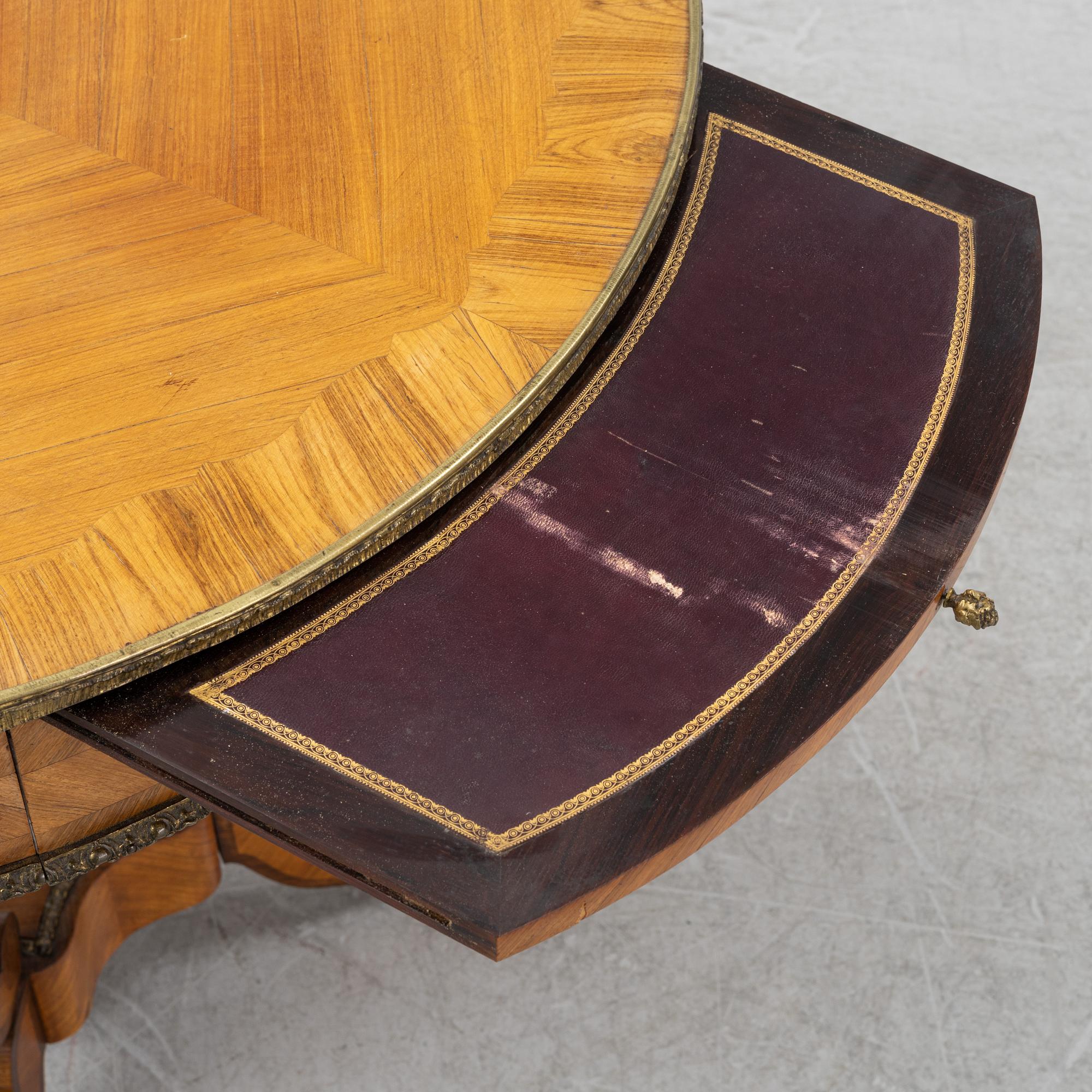 A center table, end of the 19th Century.