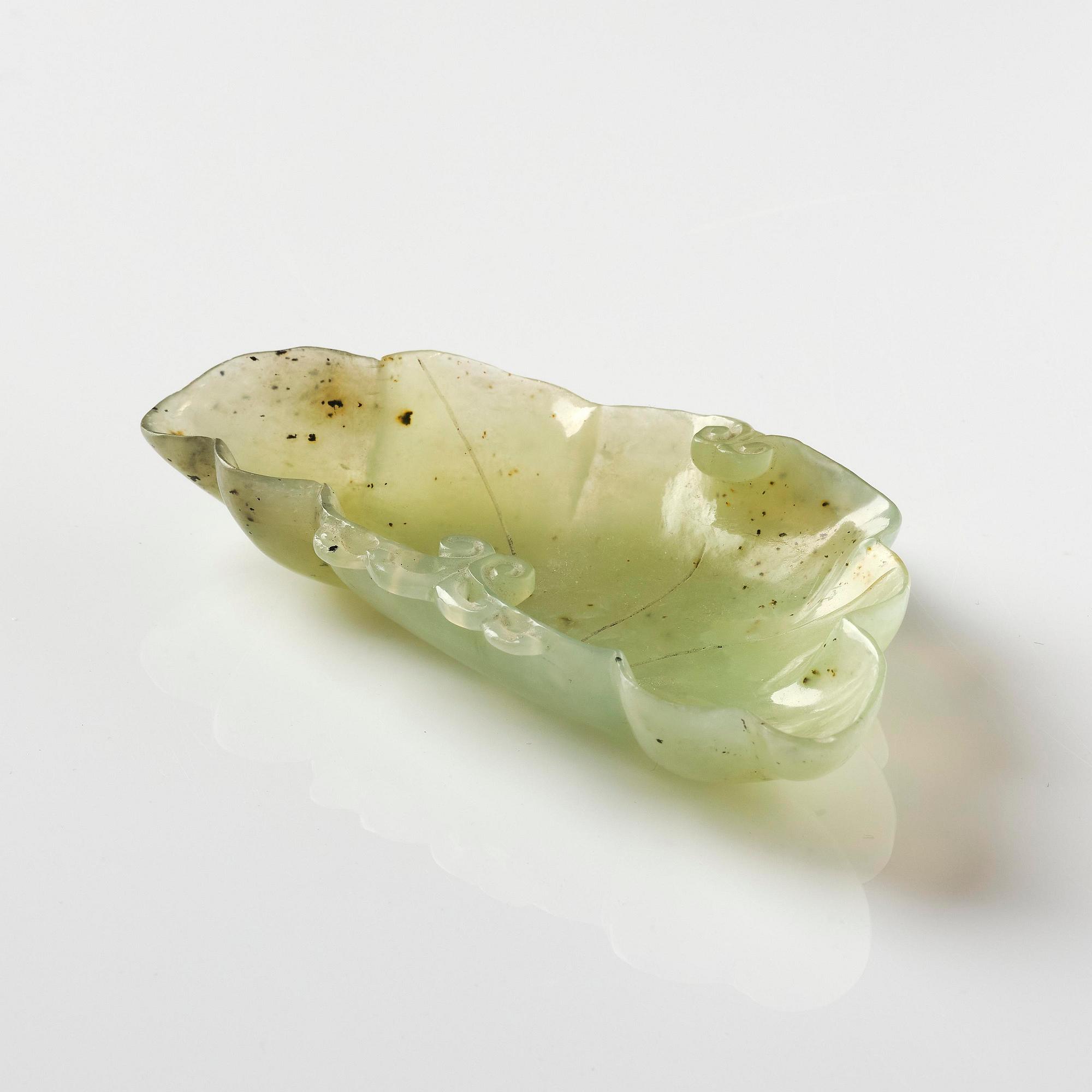 A carved nephrite ink palette, Qing dynasty.