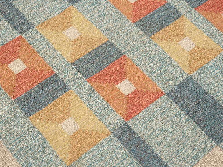 A CARPET. Flat weave. 308,5 x 199 cm. Signed C V.