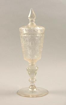 POKAL MED LOCK, glas, troligen Böhmen 1700-tal.