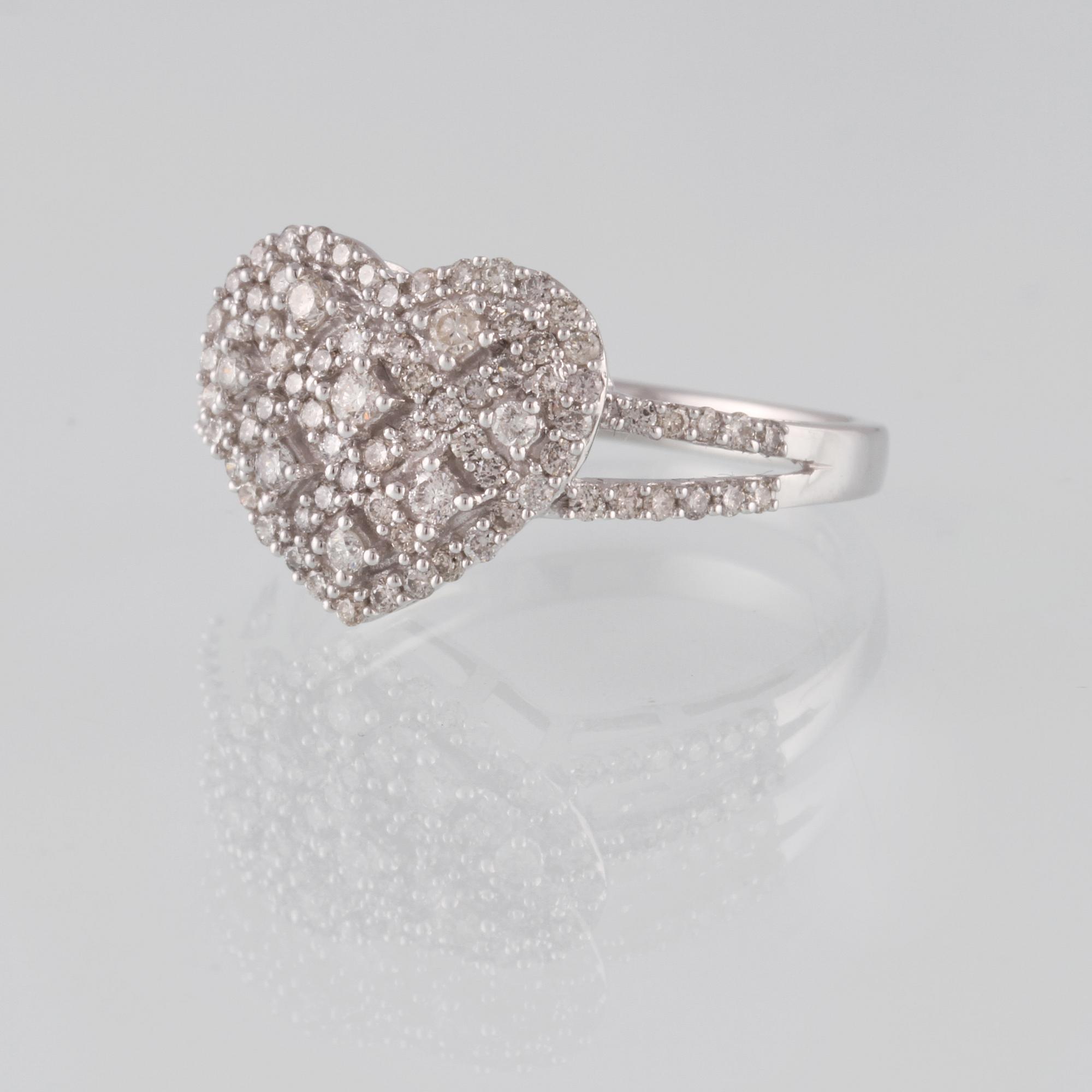 RING, 18K vitguld med briljantslipade diamanter ca 0.58 ct. Vikt 3,5 gram.