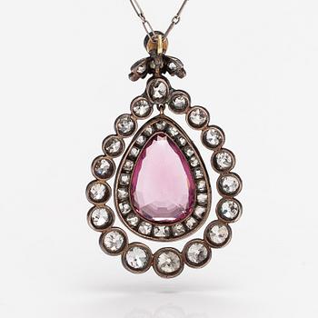 A silver necklace with a synthetic spinel and diamonds ca. 3.00 ct in total. Late 19th century.