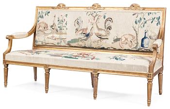 924. A Gustavian sofa.