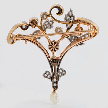 An 18K gold and platinum brooch set with old- and rose-cut diamonds.