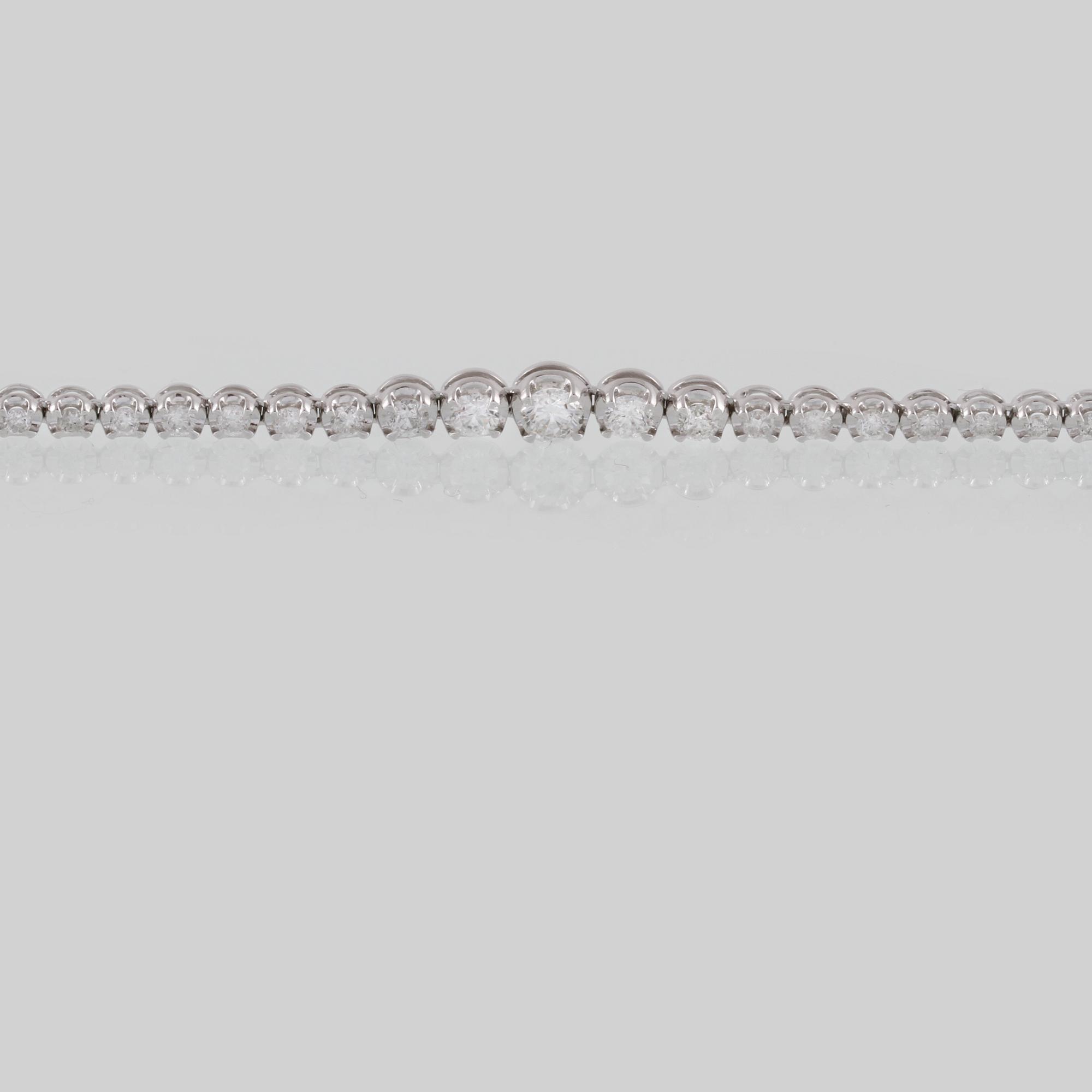 COLLIER, 18k vitguld med briljantslipade diamanter, 3.78ct. Vikt 7 g.