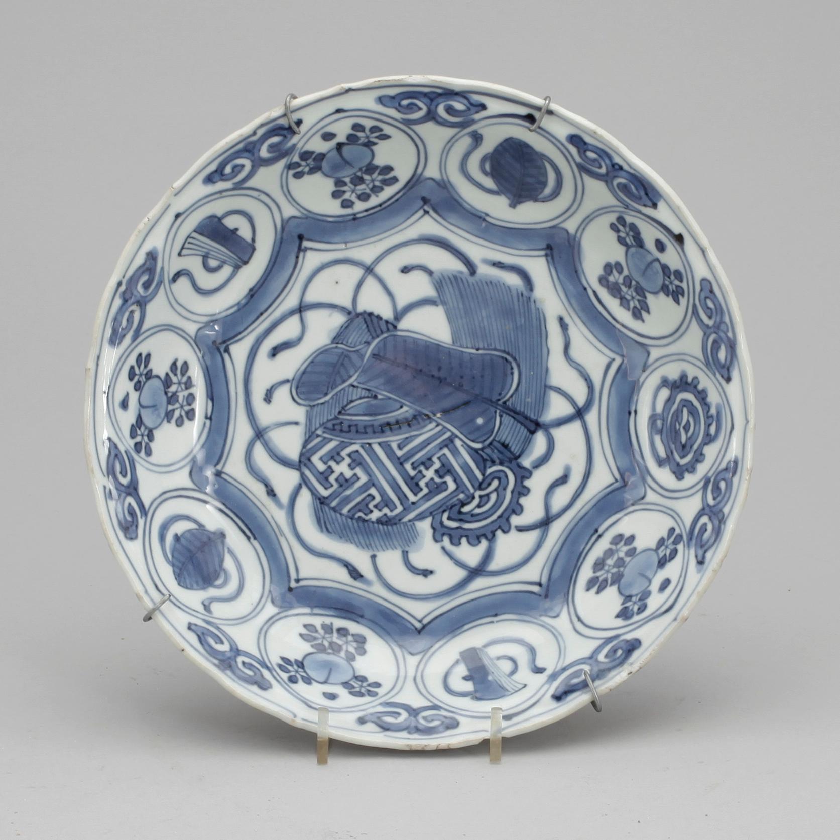 SKÅLFAT, porslin, Kina, Mingdynastin, Wanli (1573-1619).