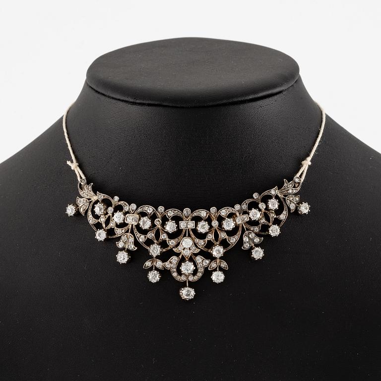 Tiara/brosch/collier, silver med gammalslipade och rosenslipade diamanter.