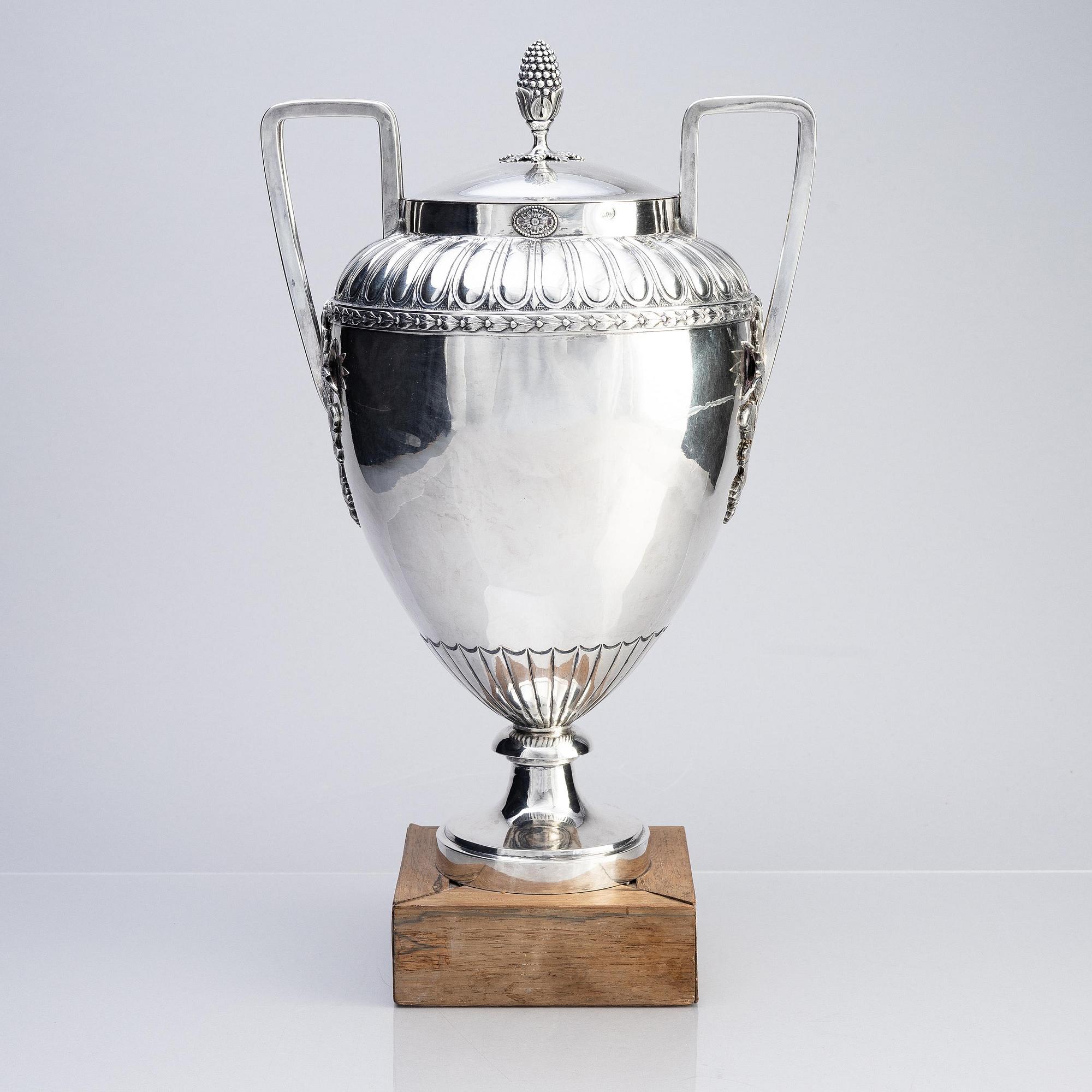 A Swedish early 19th century silver hot-water urn, mark of Adolf Zethelius, Stockholm 1814.